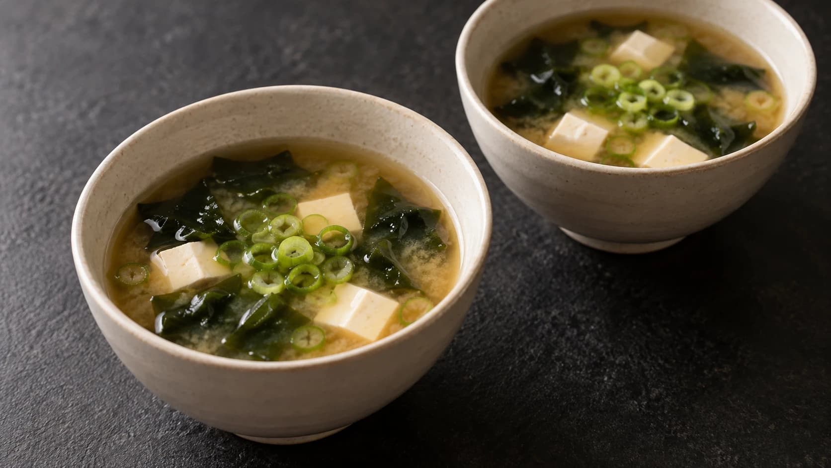 豆腐とわかめの味噌汁